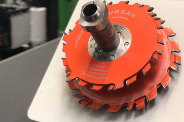 ДЪРВЕН ВИД НА ПРОЗОРЕЦ С PVC ПРОФИЛИ